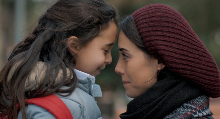 Só alegria! Protagonistas da novela Mãe chamam a atenção nos bastidores