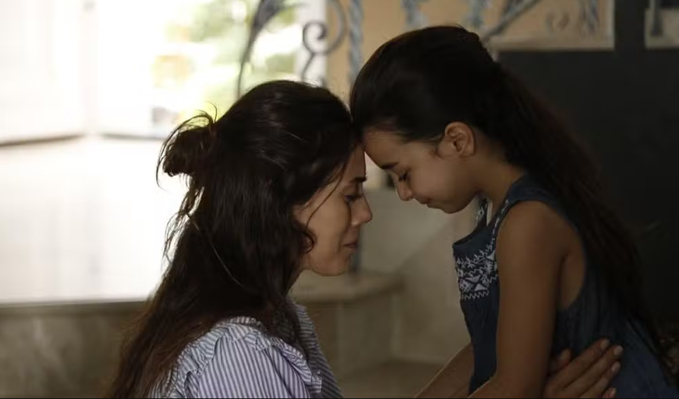 Acompanhe a emocionante história de Zeynep em Mãe