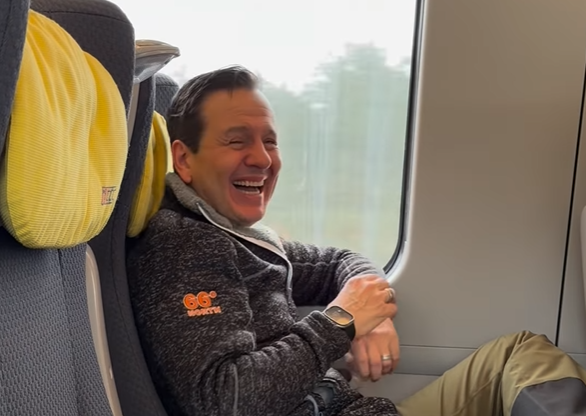 Play nas férias! Celso e Ana Zucatelli curtem viagem à Polônia