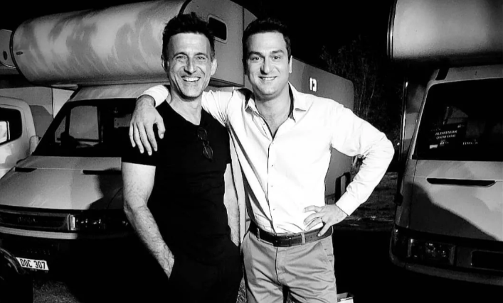 Çelebi e Bülent juntos? Atores de Chamas do Destino celebram amizade fora das telas