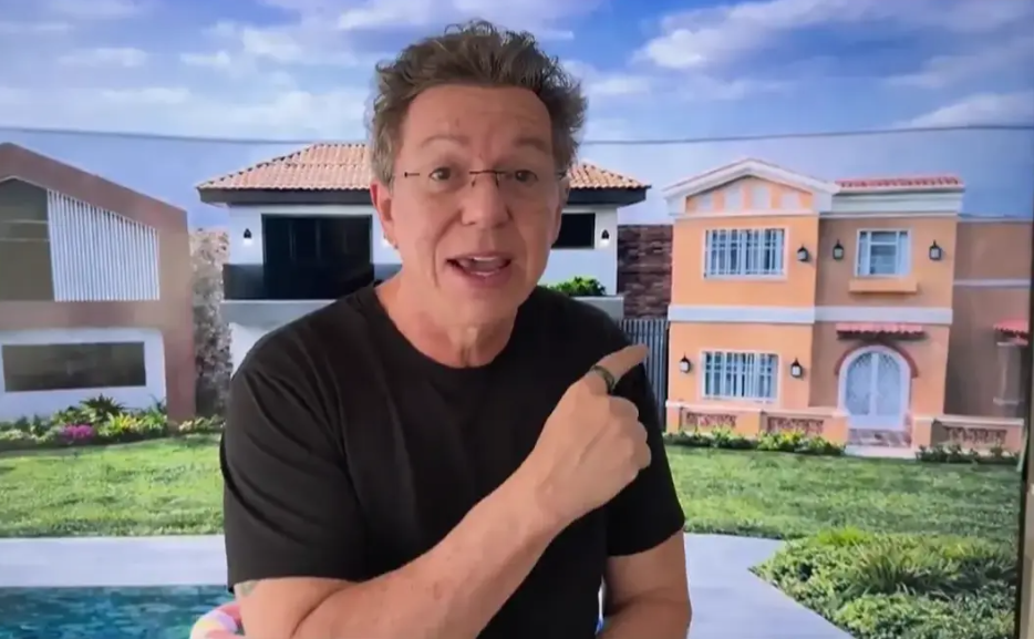 Boninho exibe joia exclusiva que o Patrão vai ganhar no reality