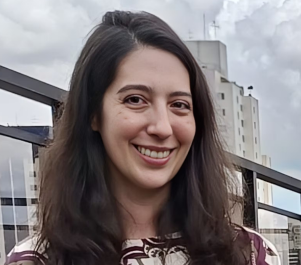 Dubladora de Özge Özpirinçci revela bastidores de Coração de Mãe