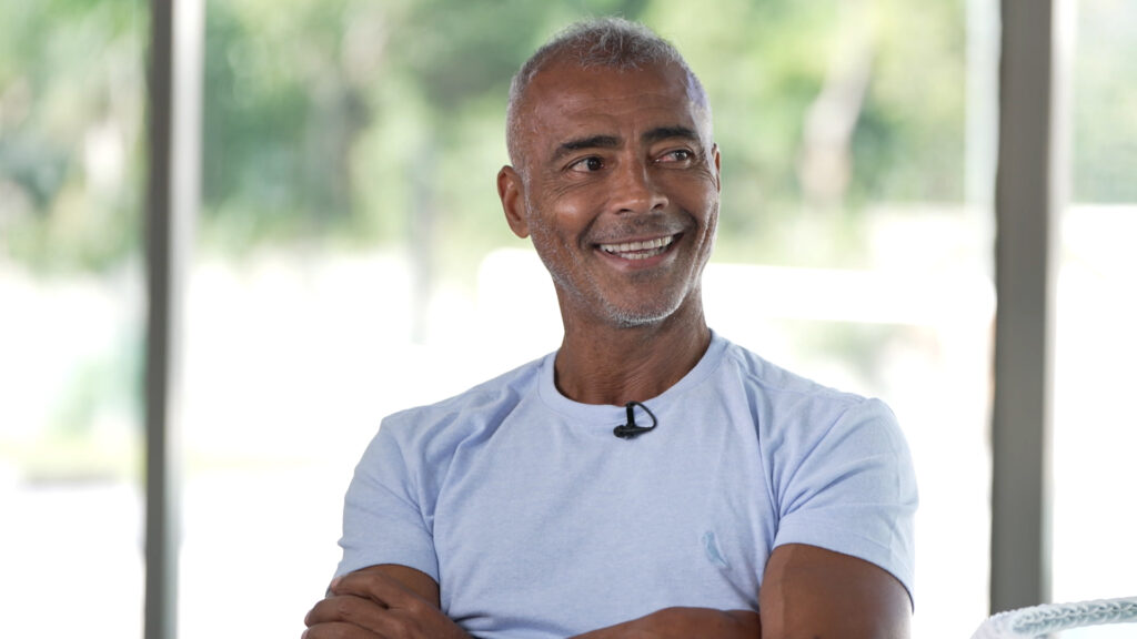 Esporte Record exibe entrevista exclusiva com o tetracampeão Romário