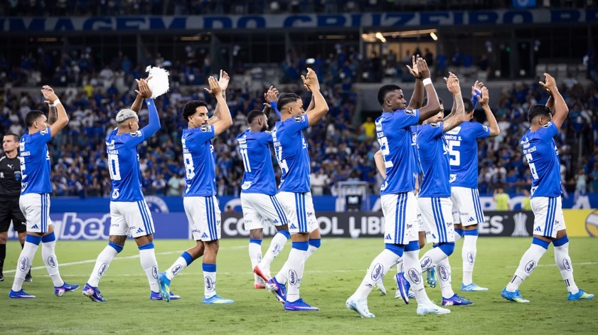 RECORD exibe duelo entre Cruzeiro e Fluminense pelo Brasileirão 