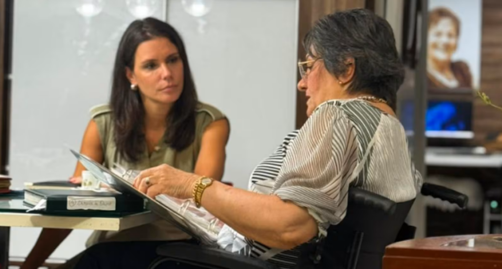 Domingo Espetacular faz entrevista exclusiva com a mulher que inspirou a Lei Maria da Penha